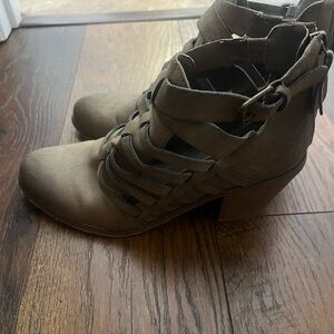 Women's Tan Ankle Boots